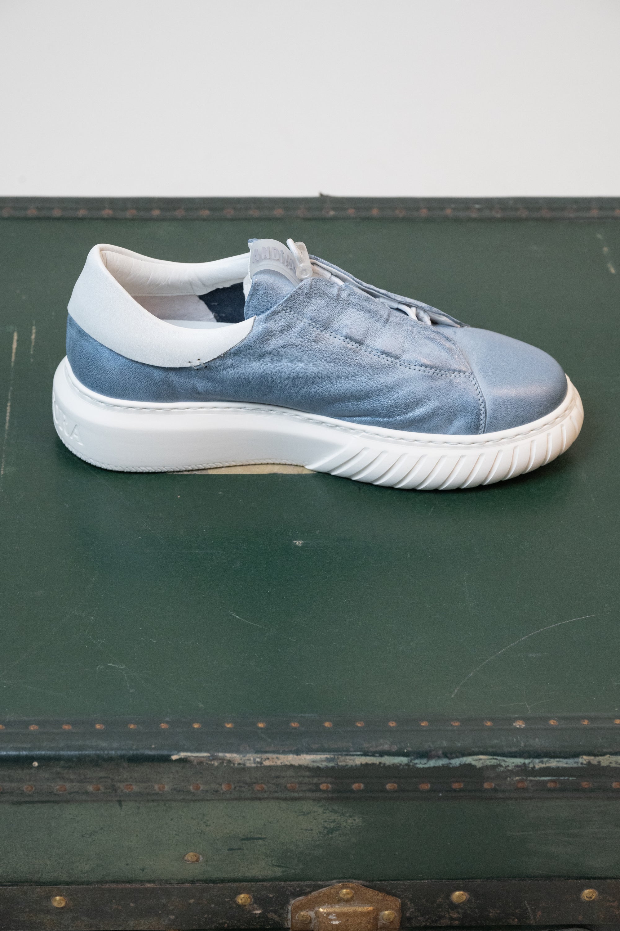 SNEAKERS ANDìAFORA AZZURRA METALLIZZATA