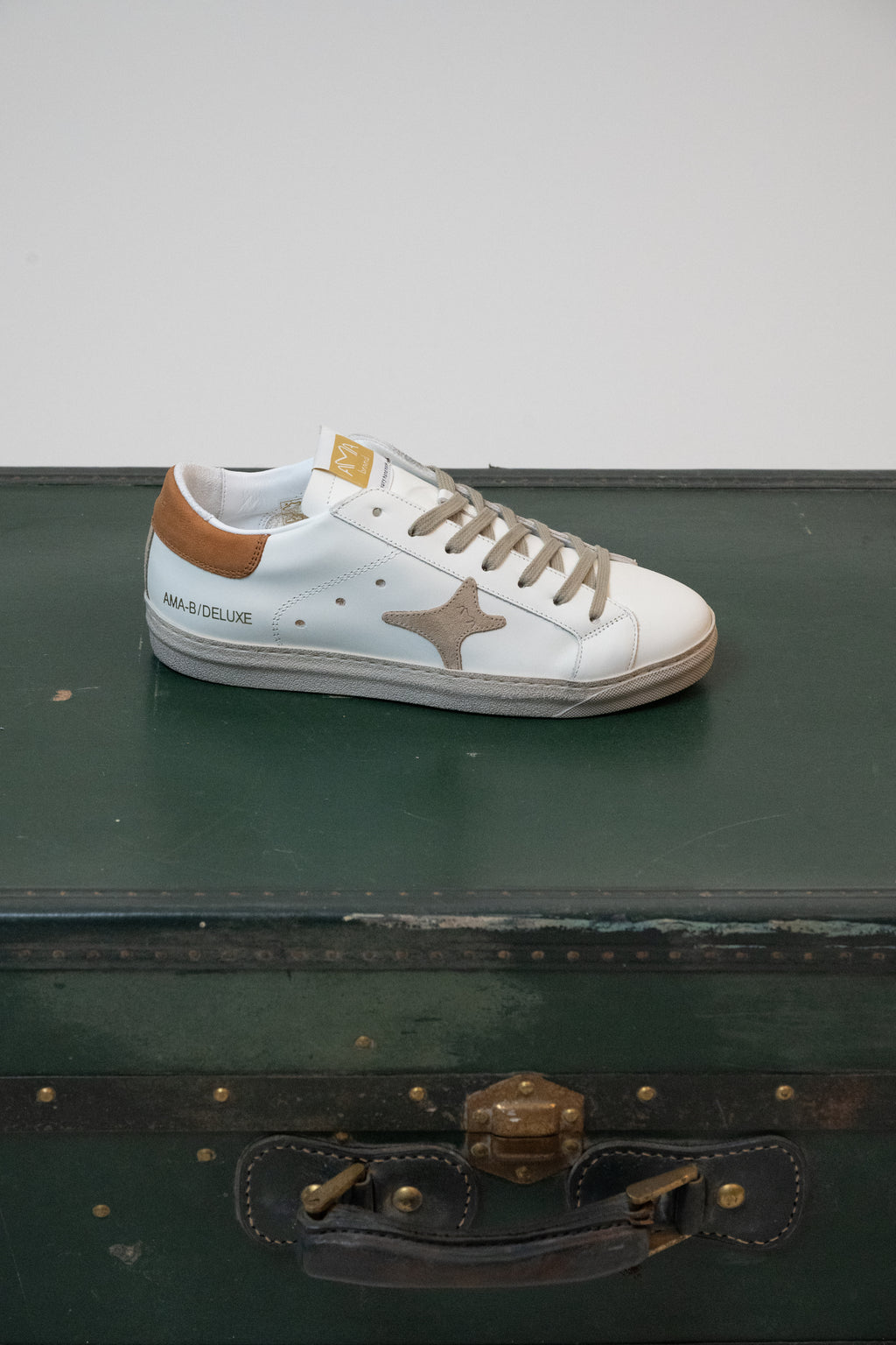 SNEAKERS AMA BRAND BIANCO/TABACCO