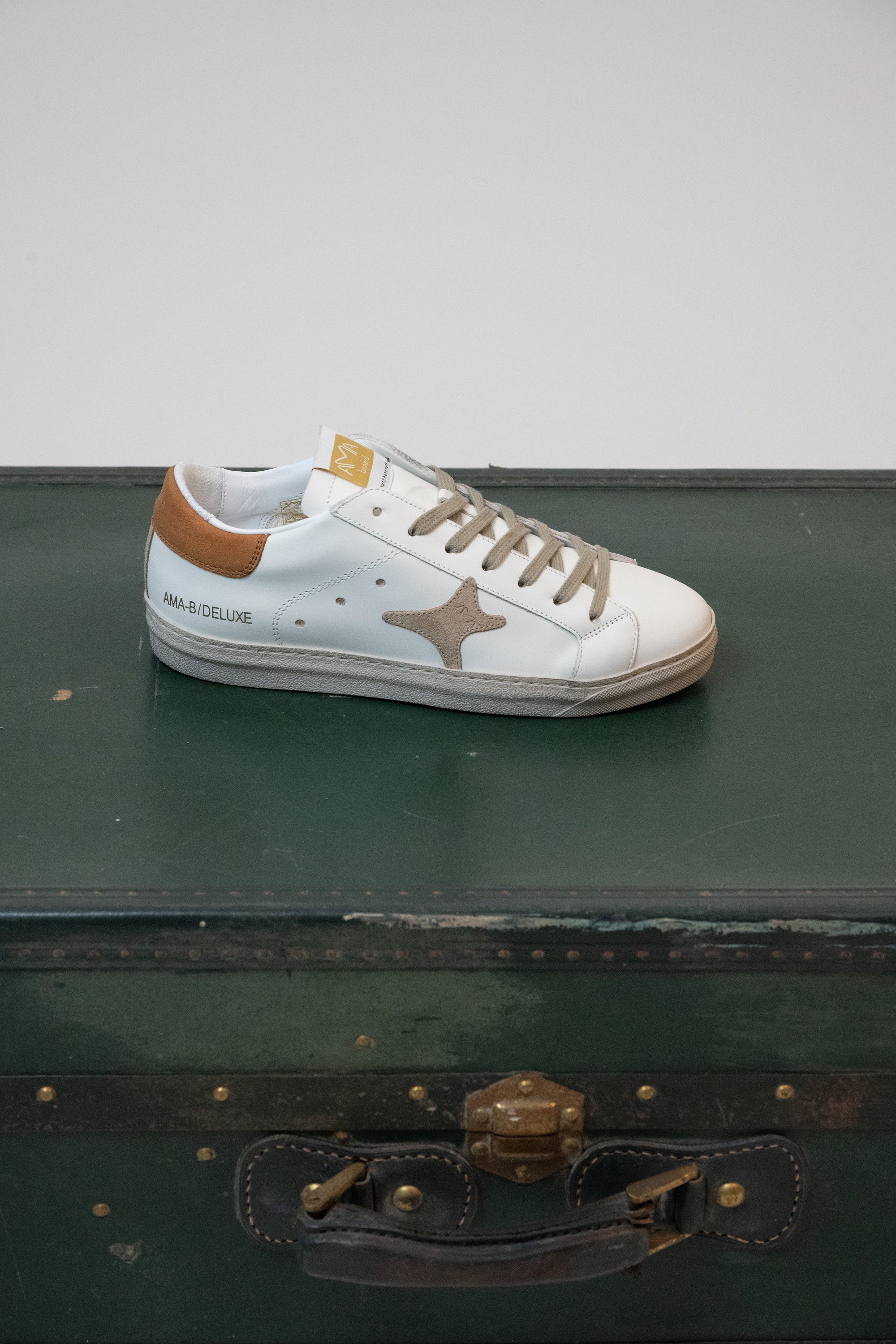 SNEAKERS AMA BRAND BIANCO/TABACCO