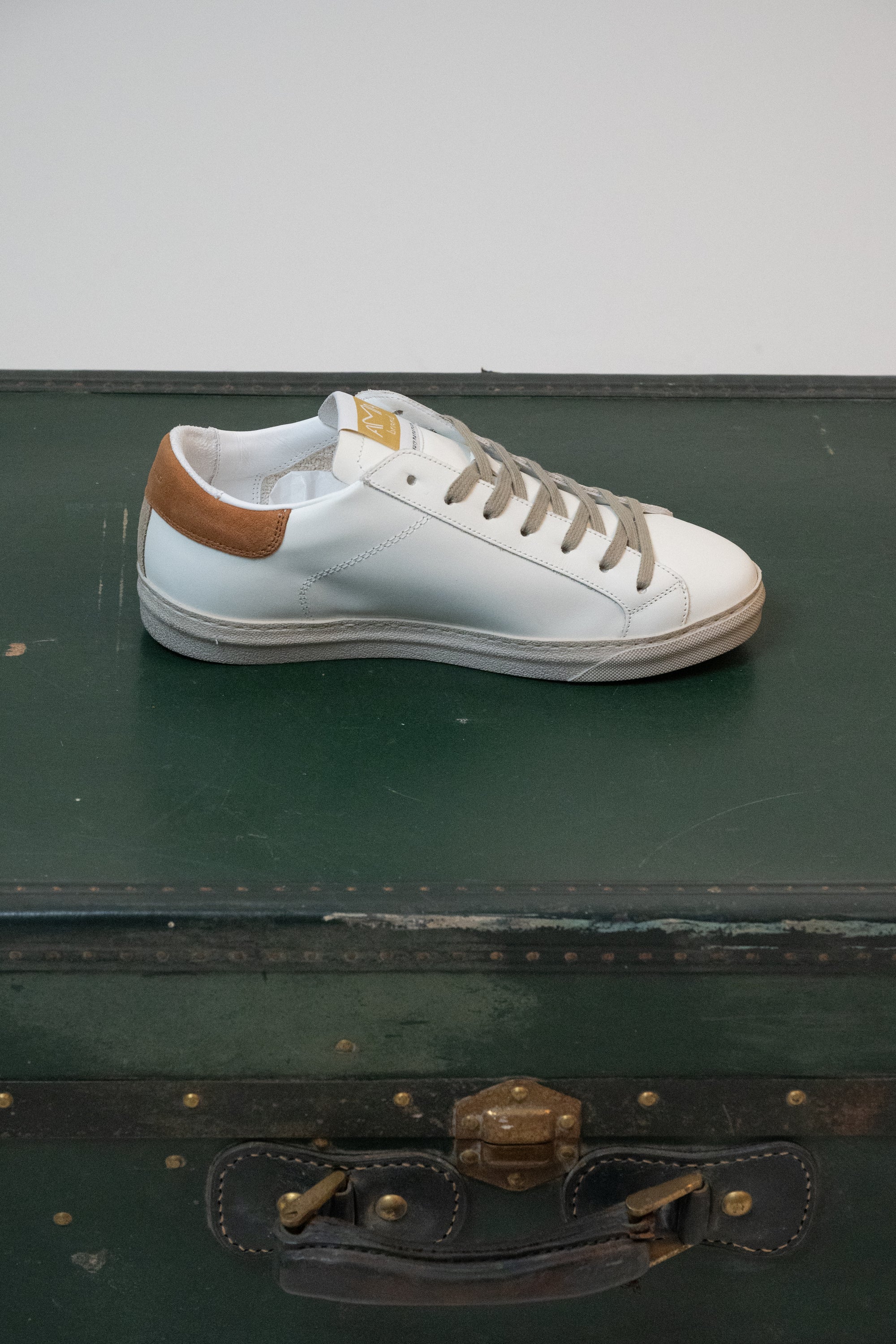 SNEAKERS AMA BRAND BIANCO/TABACCO