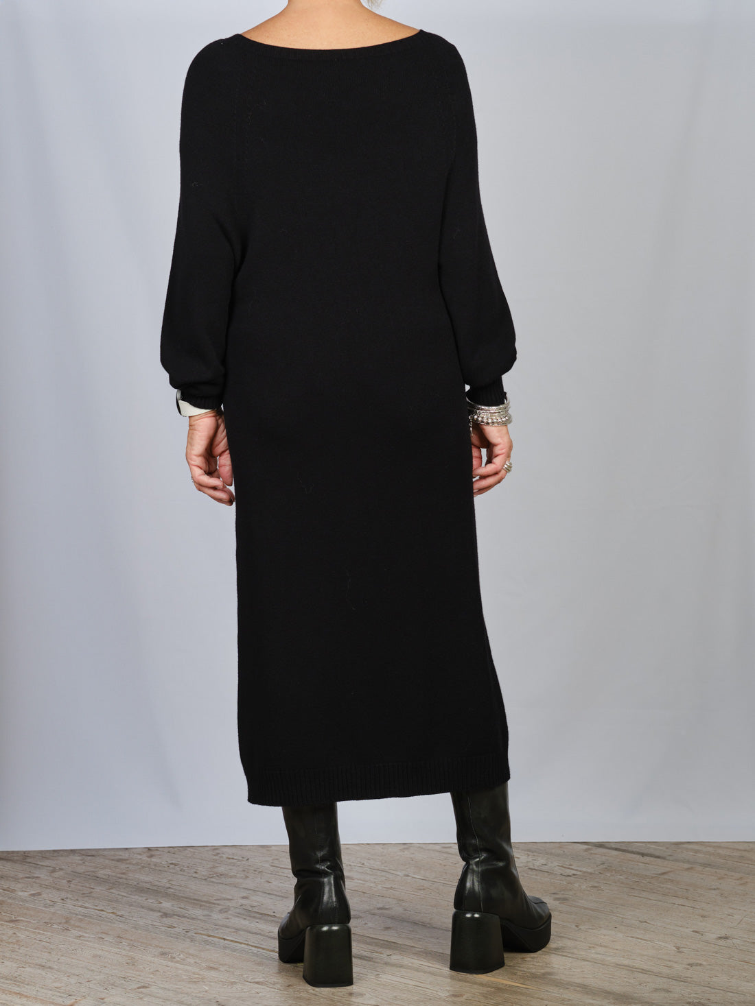 ABITO IN MAGLIA NERO VICOLO