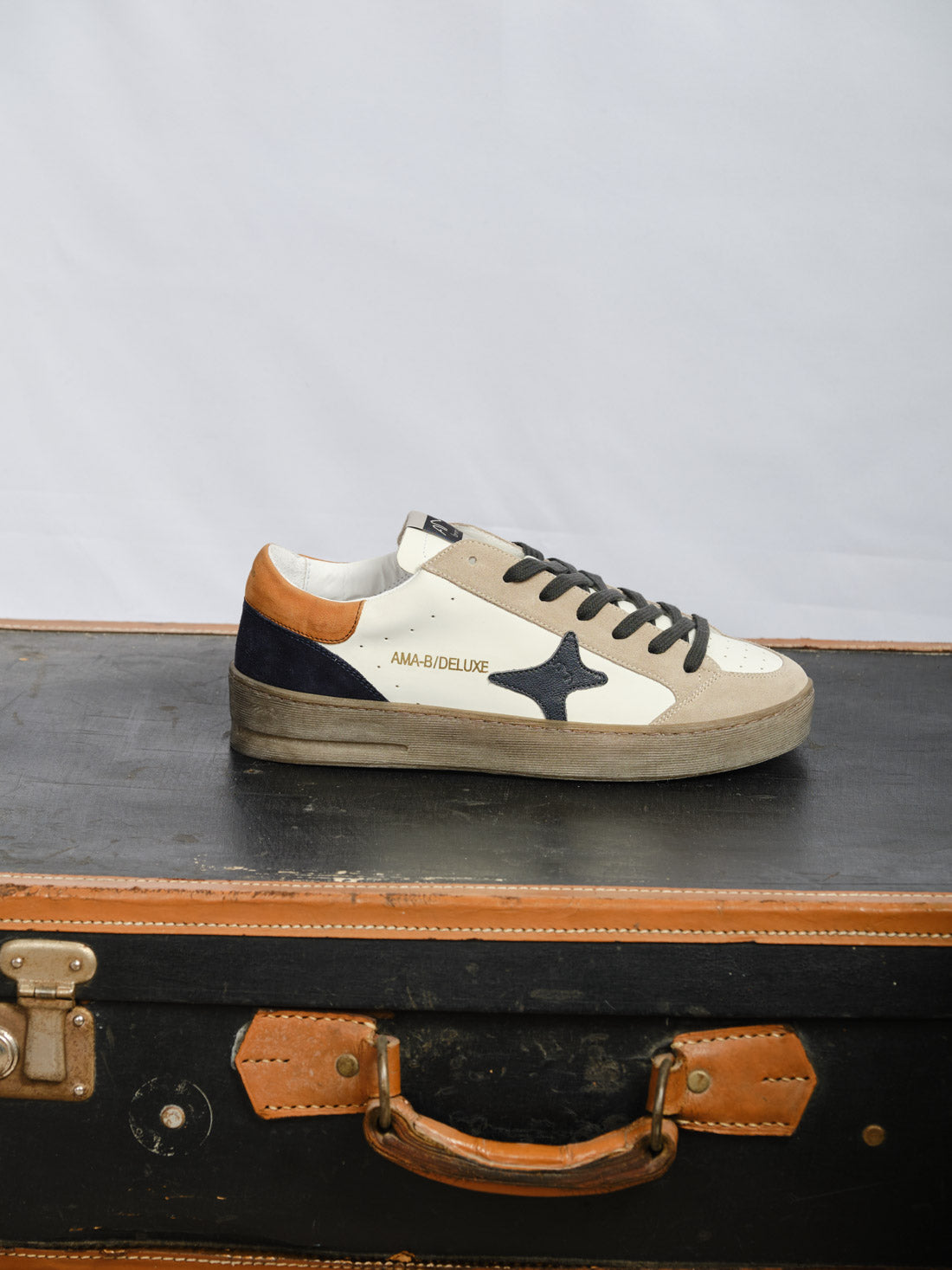 SNEAKERS AMA BRAND BURRO E TORTORA