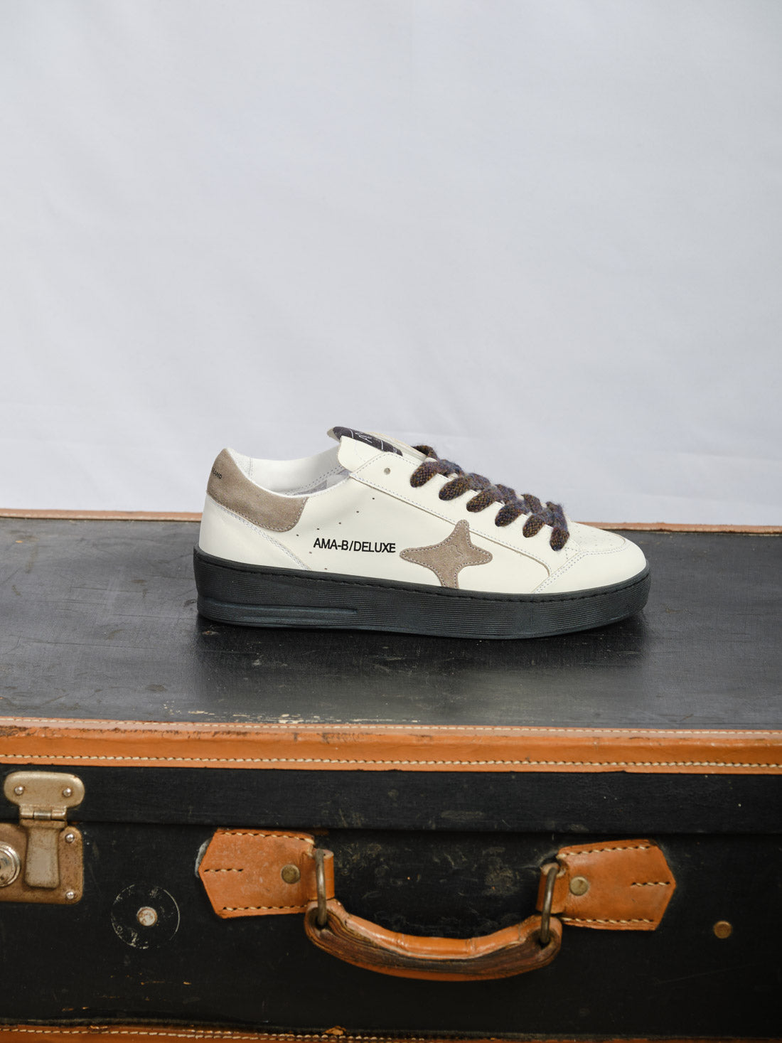 SNEAKERS AMA BRAND COLOR BURRO